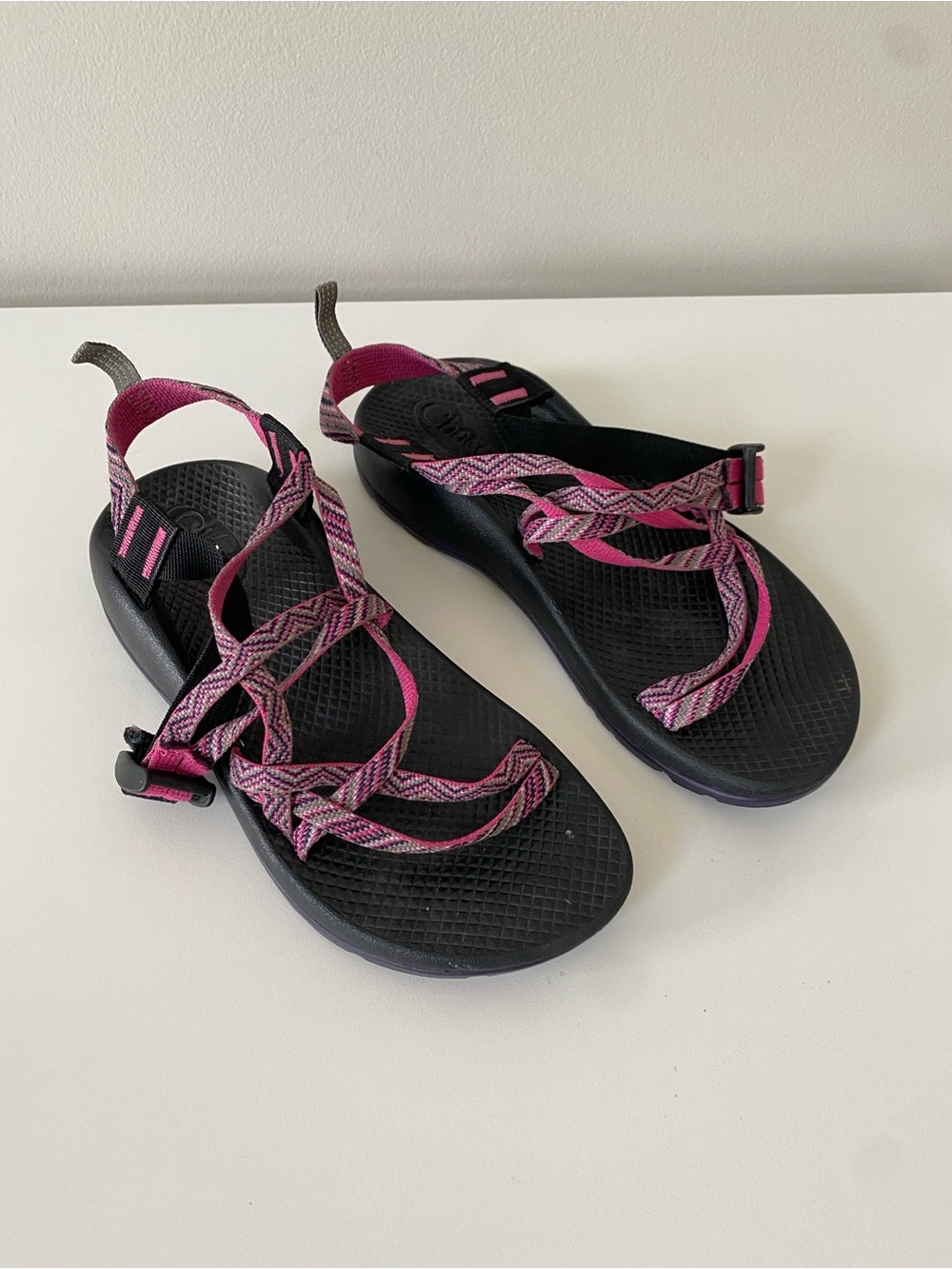 Chaco Kids ZX/2 Classic sandals in a fuchsia purple pattern SZ 5
